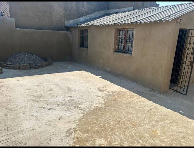 1 BEDROOM HOUSE FOR SALE IN MEADOWLANDS WEST